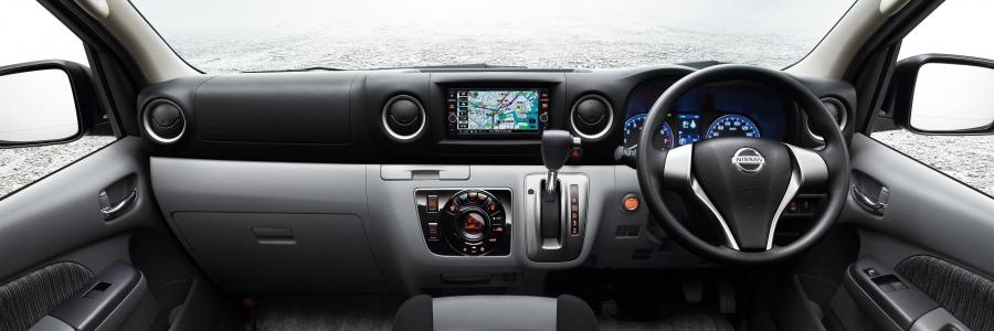 Торпедо Nissan NV350 Caravan Premium GX 2017 года  (фото 6 из 10)